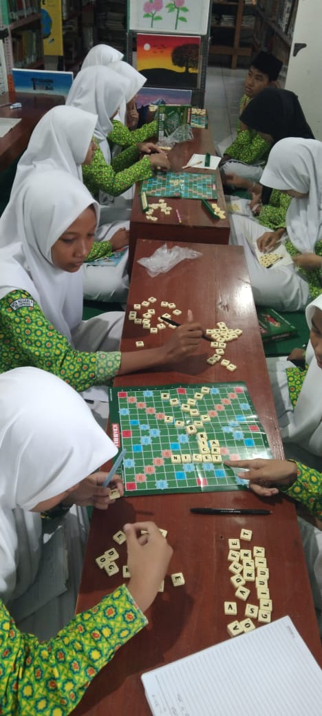 Melepas Penat, Perpustakaan Darul Ilmi MTsN 6 Kulon Progo Jadi Destinasi Favorit Siswa saat Istirahat